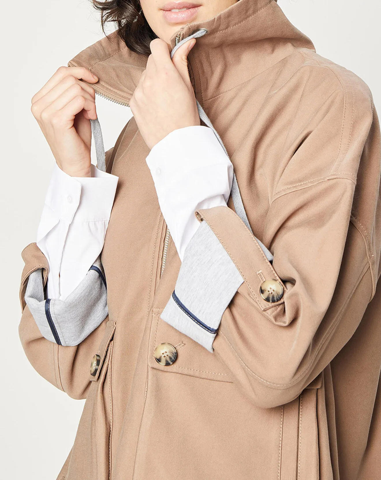 Blouson zippé à grande poche beige foncé