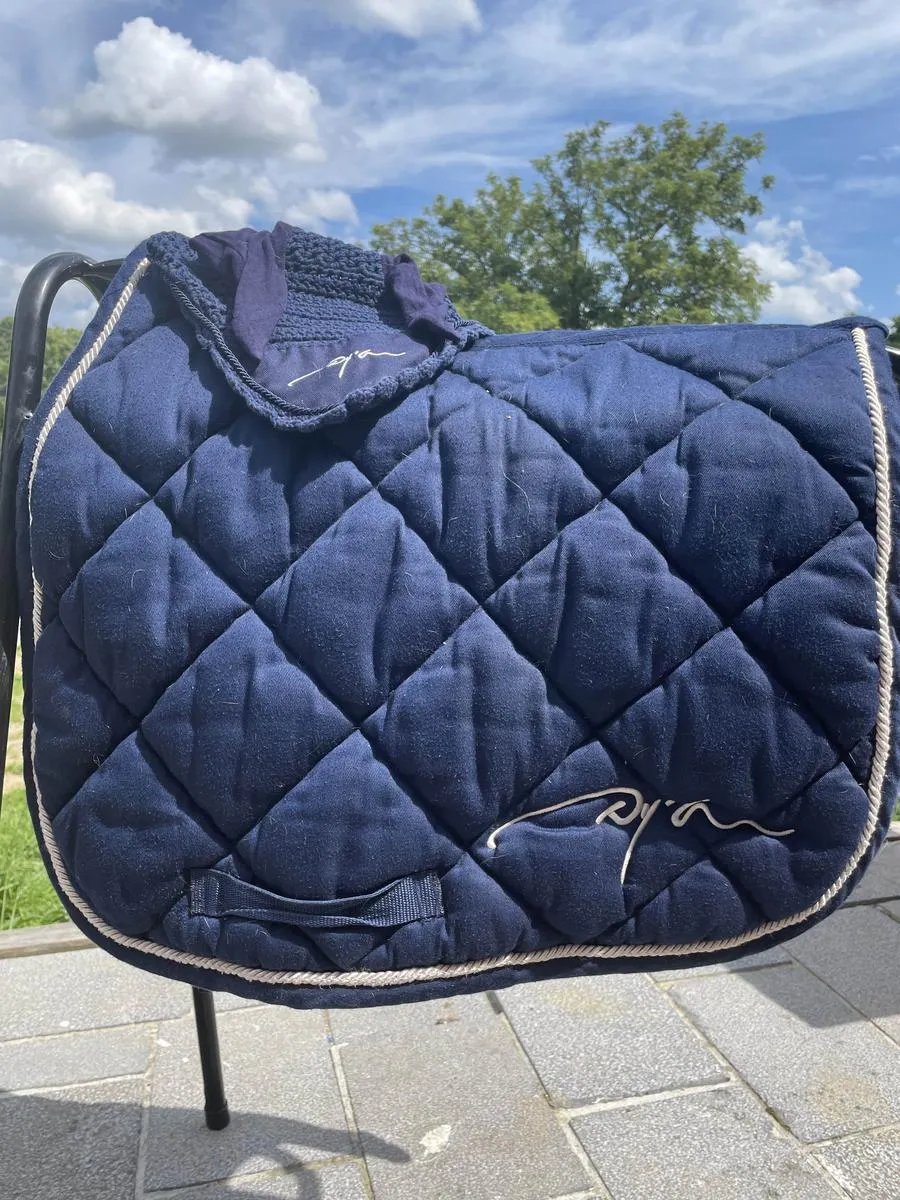 ensemble bonnet tapis dy’on poney