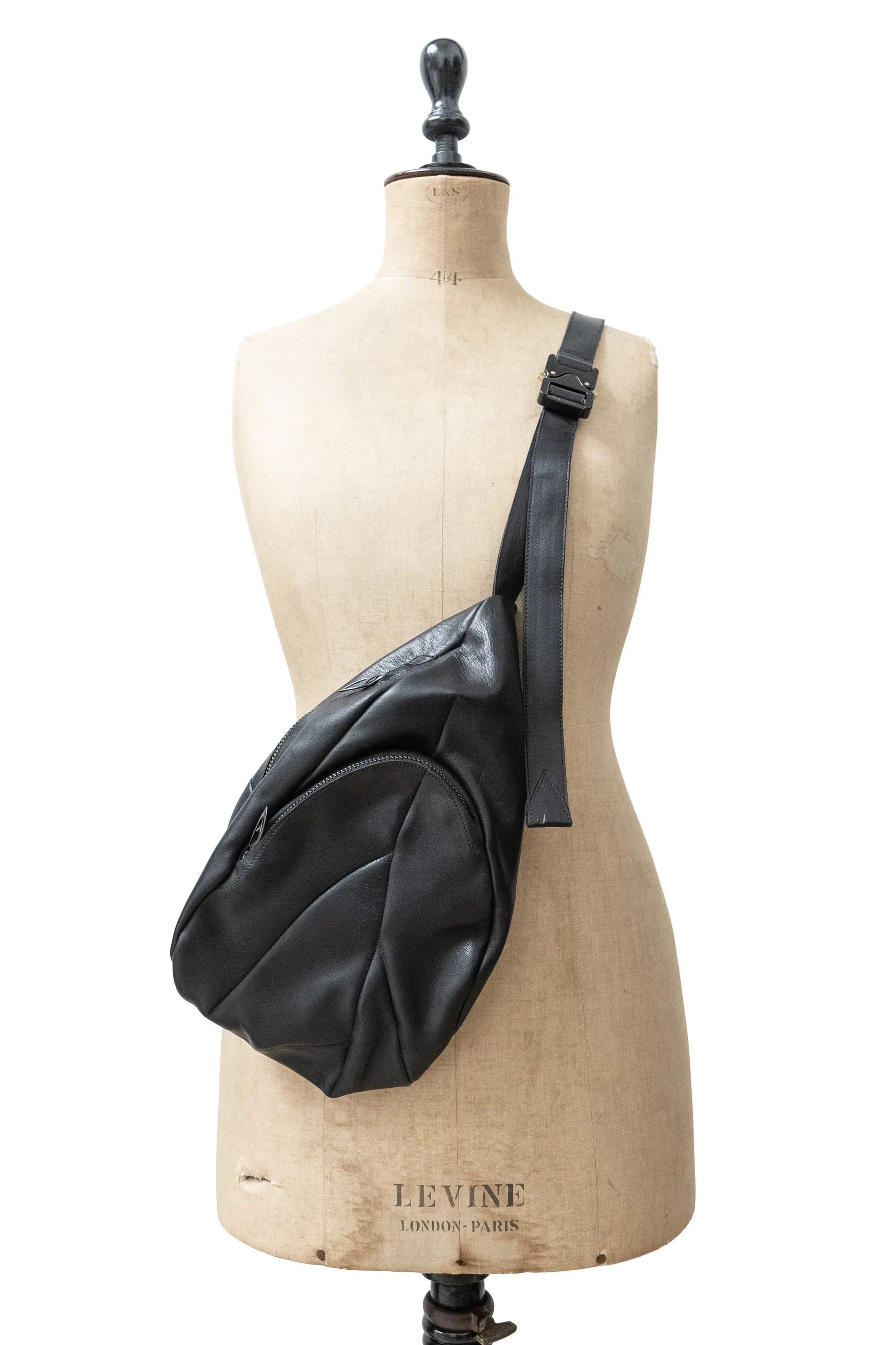 Leon Emanuel Blanck/DISTORTION MEDIUM DEALER BAG