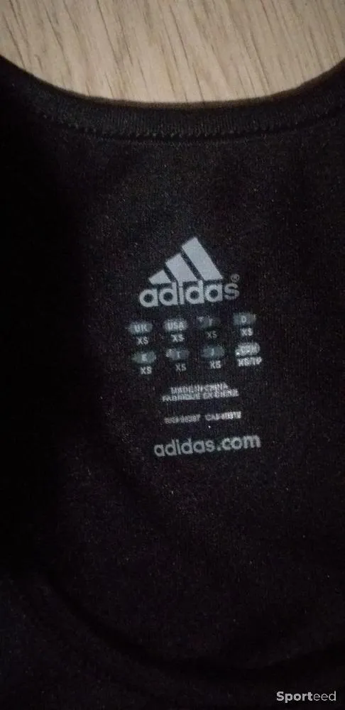 Lot combinaison adidas +gemouillere d'occasion Ajouté le : 20/02/2023