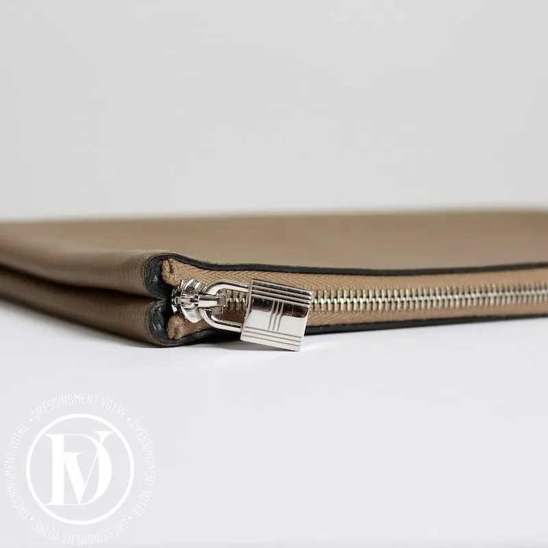Pochette Atout 20 en cuir evercolore beige – Hermès