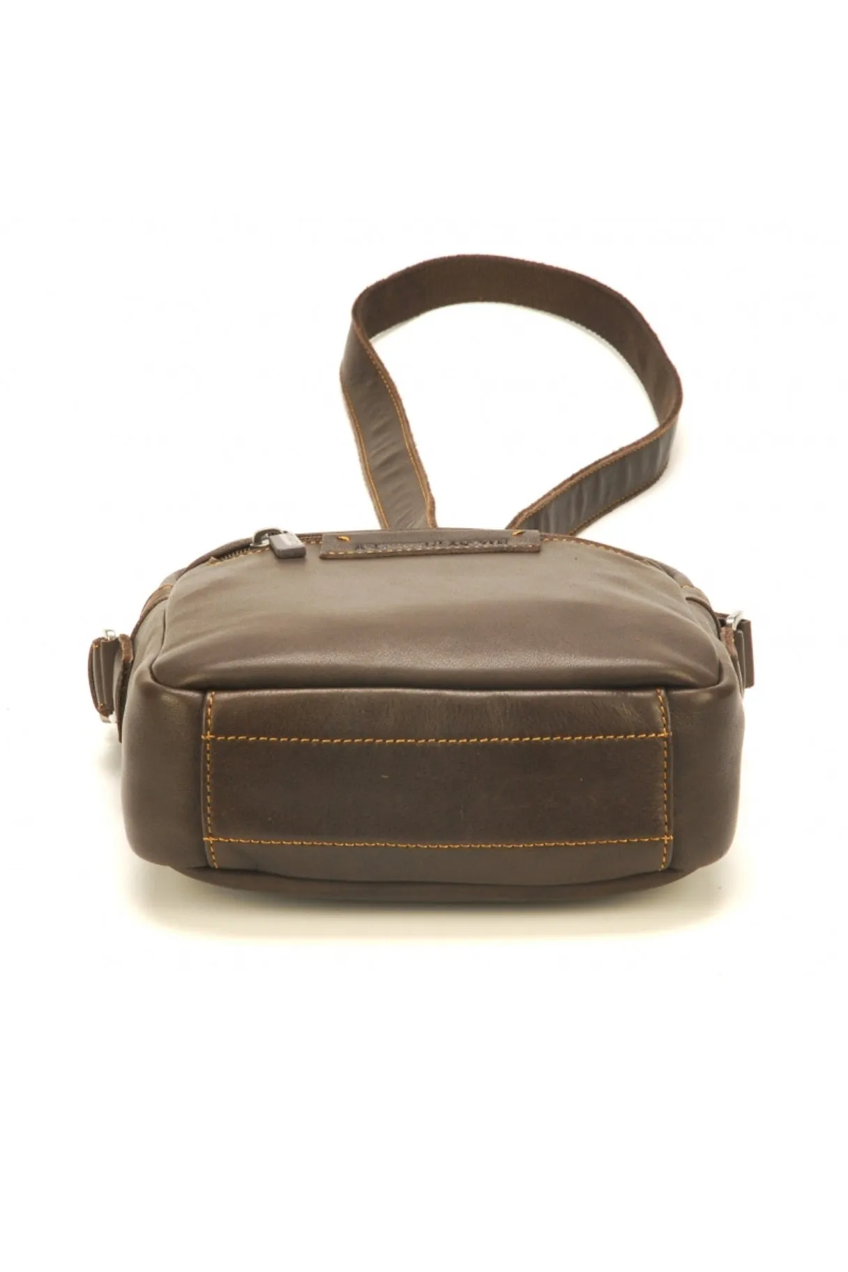 Sac travers Johany d'Arthur Aston - légance fonctionnelle en cuir
