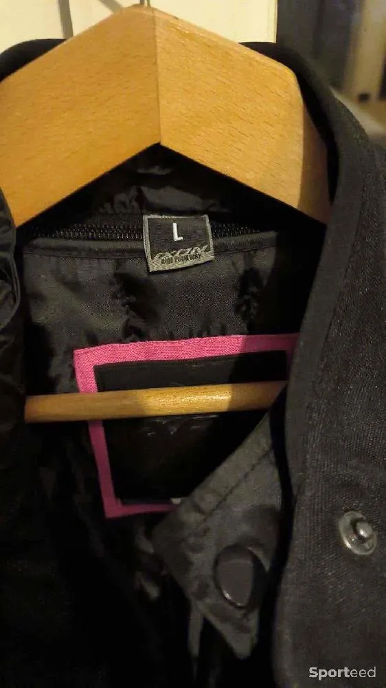 Veste moto  neuf Ajouté le : 07/09/2023